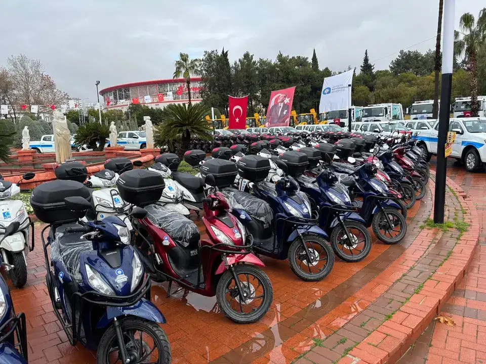 Antalya Büyükşehir hizmet filosu yenilendi: Yeni araçlar törenle tanıtıldı 11